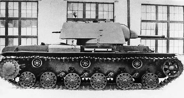 На 22 июня 1941 года в эксплуатации находилось только 75 танков КВ Летом 1940 - фото 78