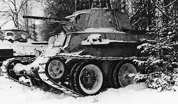 Танки БТ7 и Т34 1й гвардейской танковой бригады в засаде Ноябрь 1941 года - фото 95