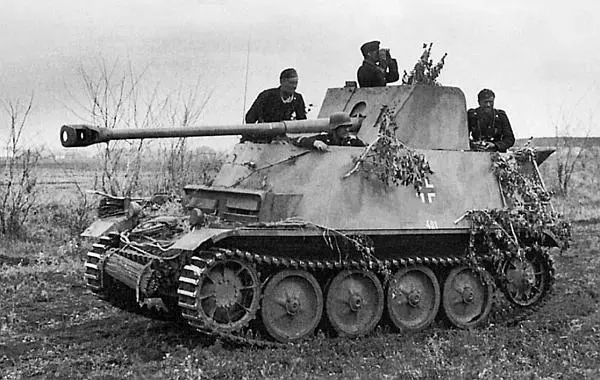 Весной 1942 года на вооружение противотанковых дивизионов танковых и - фото 105