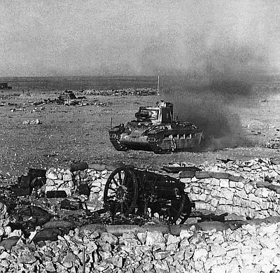Матильда среди остатков лагеря Нибейва 9 декабря 1940 года Наступление - фото 117