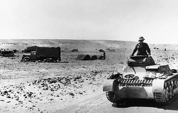 Лёгкий танк PzI AusfA под ЭльАгейлой Северная Африка 1941 год - фото 120