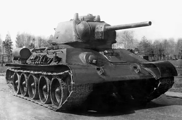 Танк Т34 выпуска 1943 года с командирской башенкой Тактическая зона обороны - фото 141