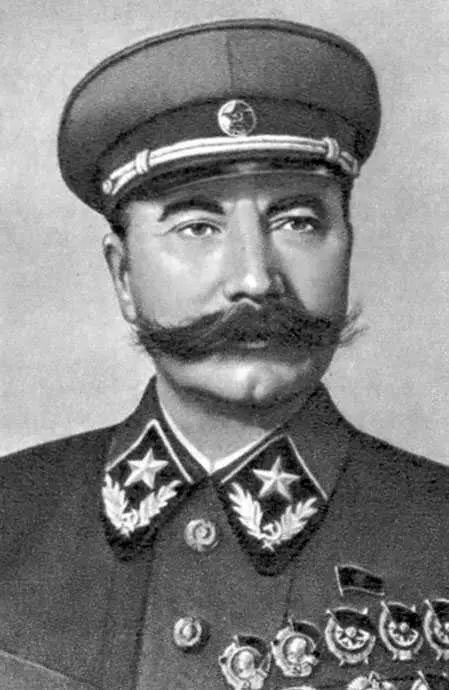 Командующий ЮгоЗападным направлением маршал Советского Союза С М Буденный - фото 25