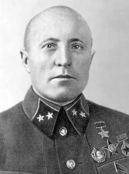Командующий 50й армией Брянского фронта М П Петров Погиб в октябре 1941 г - фото 33
