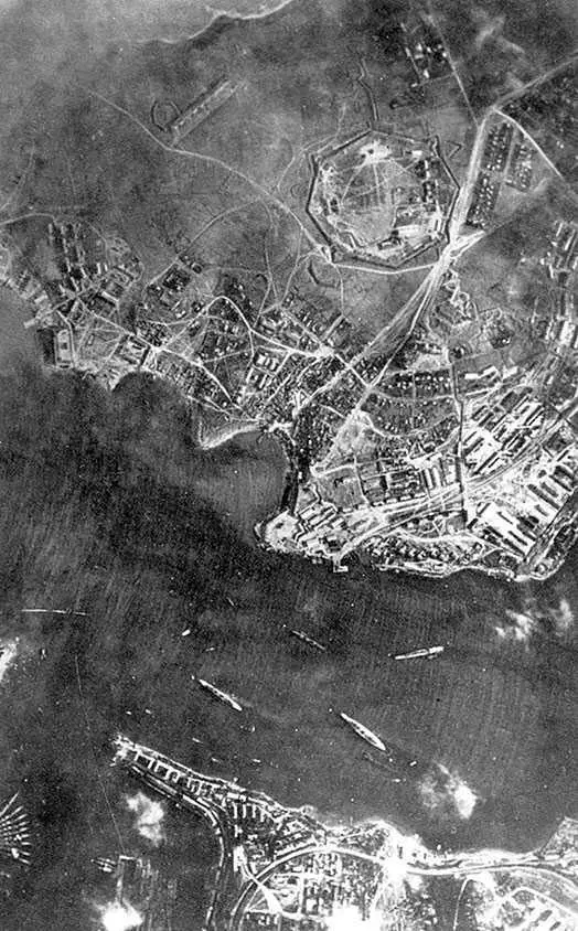 Бухта Севастополя сфотографированная 14 ноября 1941 г немецким - фото 53