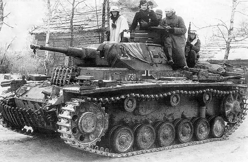Танк PzIII 2й танковой дивизии Ноябрь 1941 г Уже в условиях начавшегося - фото 58