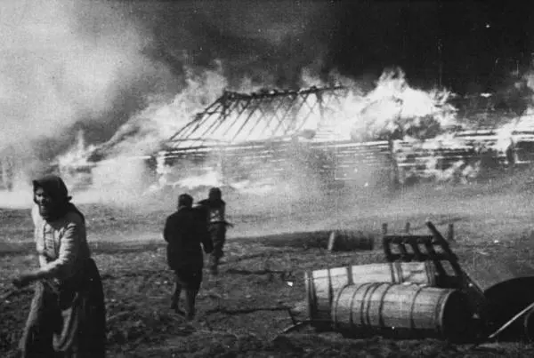 Украинская деревня в огне июль 1941 г Контратака советских войск под - фото 40