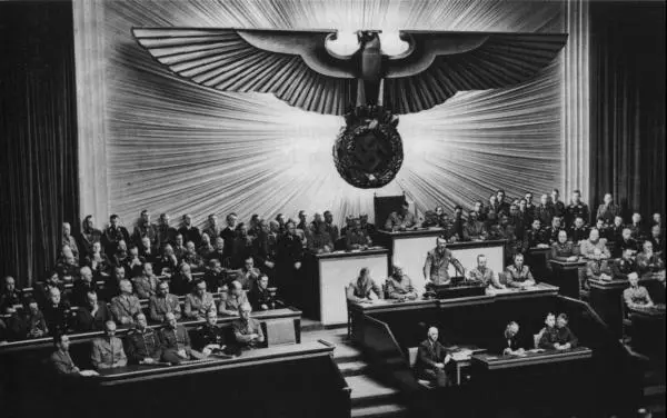 Гитлер объявляет войну Соединенным Штатам Америки 11 декабря 1941 г - фото 43