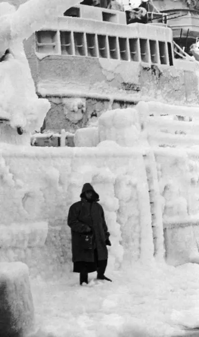 Корабль королевских ВМС в составе арктического конвоя ноябрь 1943 г - фото 55