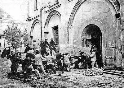 Рис 31 Вынос в 1929 году из Вознесенского монастыря гробницы царицы Натальи - фото 31
