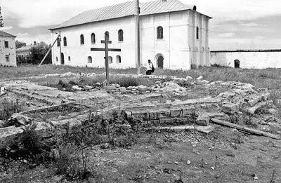 Рис 51 Лужецкий монастырь Раскрытое в 1999 году основание разрушенной церкви - фото 51