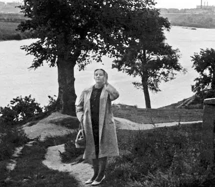 В Сибири через 32 года Был разгар лета воздух насыщен ароматами цветов - фото 113