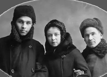 АН с друзьями Николаем Никитиным впоследствии главным конструктором - фото 14