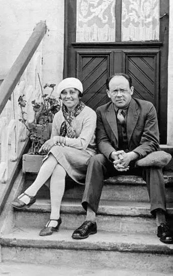 С сестрой М Э Шапошниковой Мери Бельгия 1928 Большую часть времени в - фото 31