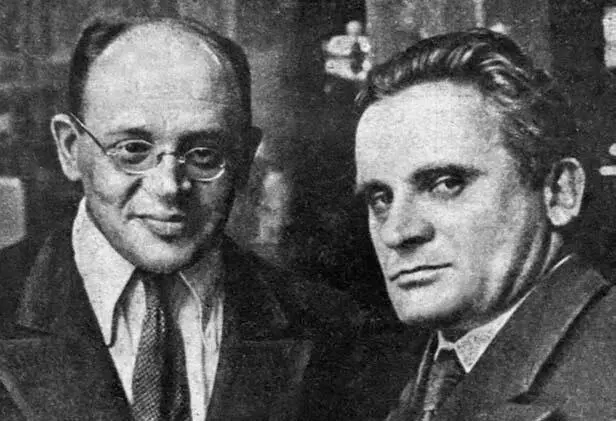 С Юрием Олешей на Первом съезде Cоюза писателей 1934 И Бабель и С - фото 63