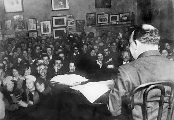 Бабель читает пьесу Мария в Литературном музее 24 февраля 1934 На параде - фото 67