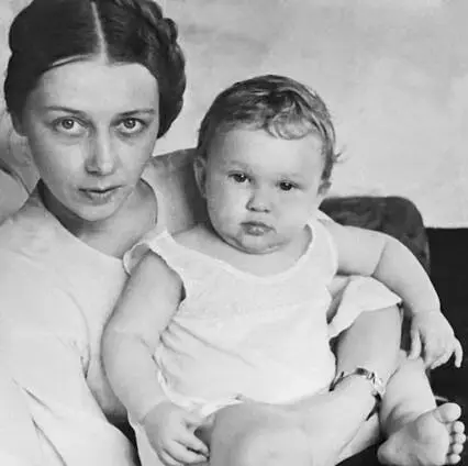 В январе 1937 наша девочка родилась В роддом Бабель принес мне - фото 73