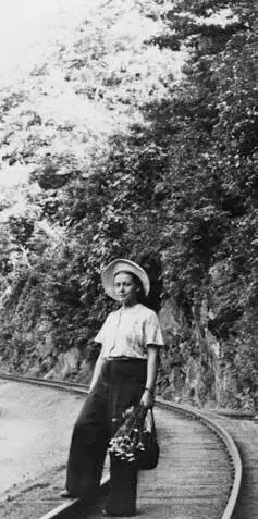 На строительстве Чиатурских тоннелей 1952 Лето 1947 года на озере Рица - фото 93