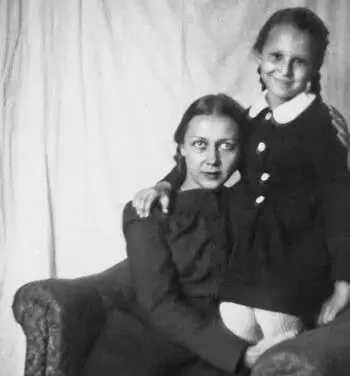 Дома с Лидой в Николоворобинском Кон 1940х Фото М Порецкого В мою - фото 91