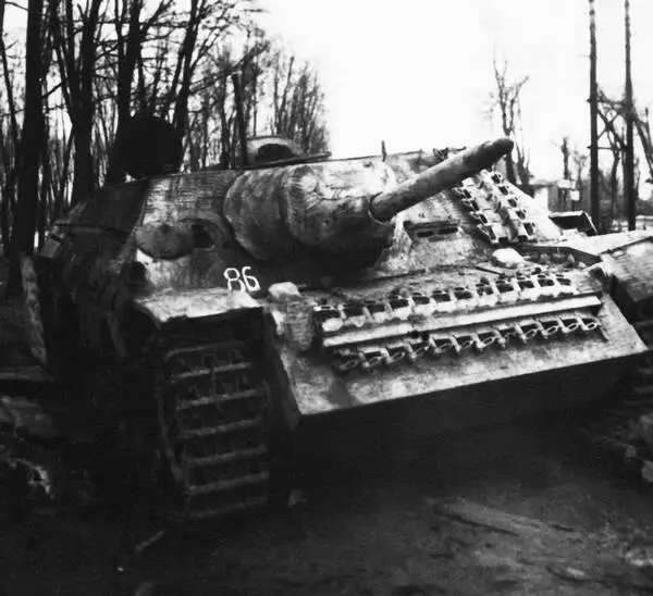 Оставленный экипажем немецкий истребитель танков Jagdpanzer IV Район озера - фото 47