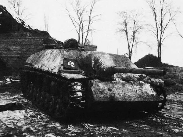 Подбитый артиллерией немецкий истребитель танков Jagdpanzer IV Район озера - фото 55
