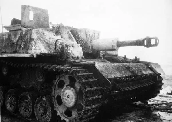 Захваченное немецкое штурмовое орудие StuG 40 Район озера Балатон февраль - фото 67