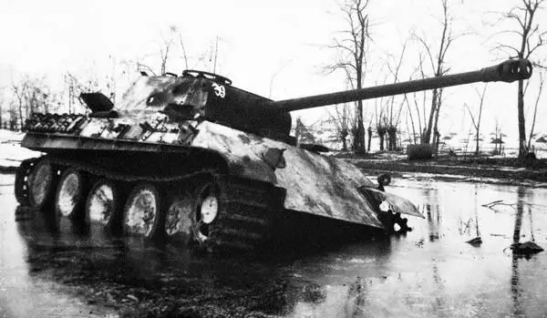 Подбитый немецкий танк PzV AusfG Panther Район озера Балатон февраль 1945 - фото 74