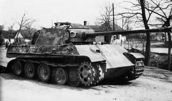 Подбитый танк PzV AusfG Panther Район озера Балатон март 1945 года - фото 104
