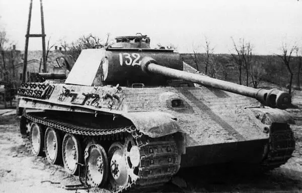 Брошенный экипажем танк PzV AusfG Panther Район озера Балатон март 1945 - фото 108