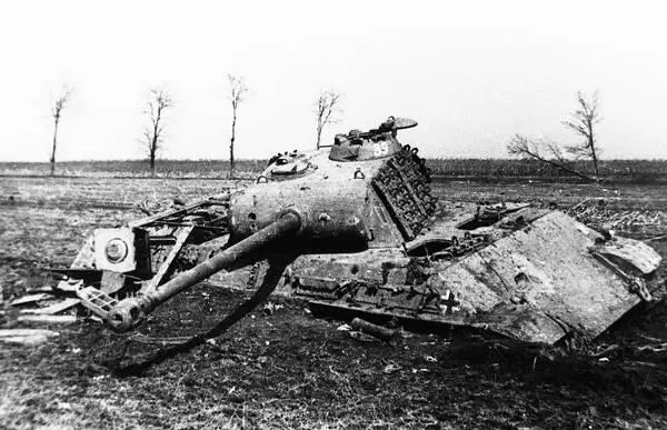 Застрявший и брошенный экипажем танк PzV AusfG Panther Район озера - фото 111