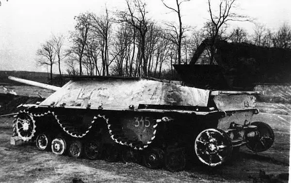 Подбитый и оставленный на поле боя истребитель танков PzIV70V Район озера - фото 130