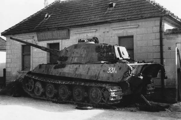 PzVI AusfB Königstiger несмотря на высокие боевые качества отличались - фото 135