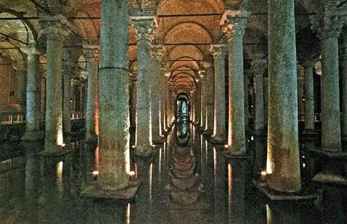 Цистерна Базилики рядом с храмом Святой Софии Фотография 2006 года - фото 217