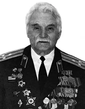 Нас перебросили на Эзель Немцы здорово обороняли полуостров Сырве Ширина - фото 11