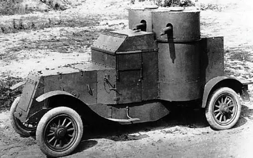 Один из первых образцов бронемашины Остин 2й серии Лето 1915 года RAS - фото 77