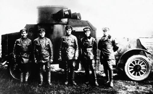 Красноармейцы у Остина 3й серии Петроград 1918 года ЦМВС Первые 9 - фото 86