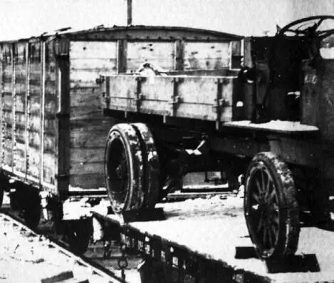 5тонный грузовик Гарфорд на платформе Архангельск ноябрь 1914 года АСКМ - фото 93