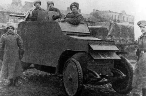 Броневой автомобиль на шасси Рено фото из журнала Нива за 1916 год АСКМ - фото 112