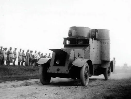 Бронеавтомобиль Остин бронировки Ижорского завода на маневрах 1920е годы - фото 192