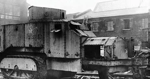 Бронетракгор Красный Петербург на свалке вид справа 1920е годы ЦВММ - фото 202