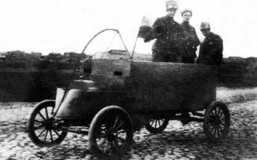 Автомобиль ФордТ с корпусом из железной брони на испытаниях 1915 год - фото 252