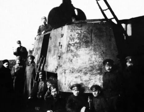 Сборка корпуса бронедрезины в Киевских главных мастерских Декабрь 1915 года - фото 277