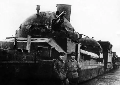 Мотоброневагон ORLIK во Владивостоке 1920 год Хорошо видны установленные в - фото 284
