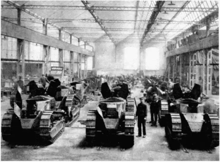 Сборка танков Рено на заводе одноименной фирмы 1918 год ЯМ Вращающий - фото 23