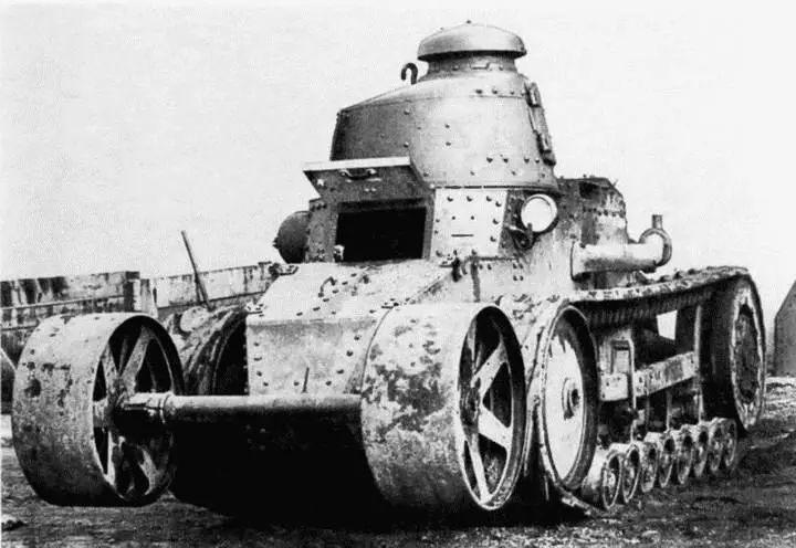 Первый вариант Рено NC2 М2425 во дворе завода фирмы Рено Франция 1925 - фото 33