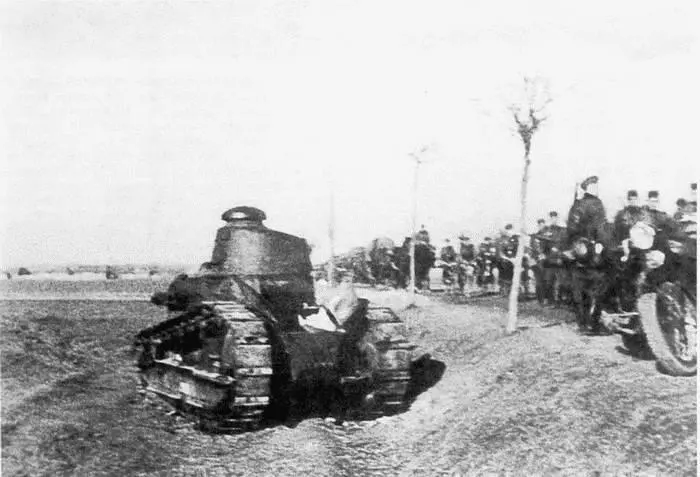 Польский Рено FT брошенный своим экипажем при отступлении Сентябрь 1939 - фото 96