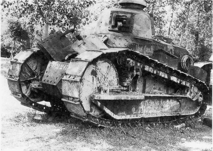 Брошенный экипажем при отступлении Рено FTFT31 Франция июнь 1940 года - фото 102