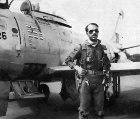 Сайфул Азам родился в 1941 году в Пабне Индия Детские годы провел в - фото 137