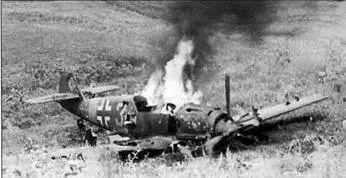 Сбытый в первые дни войны Мессершмитт Bf 109Е С самолетом И16 связаны многие - фото 40