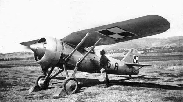 Польский истребитель PZL11 ДнепроБугский канал Французский танк SOMUA - фото 20